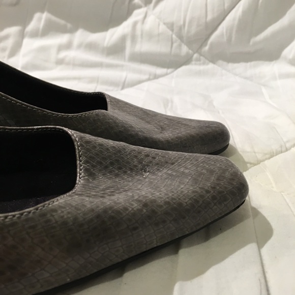 A2 by Aerosoles Kitten Heel Snakeskin Dress Pumps - Picture 11 of 11